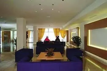 Planet فندق أريتسو