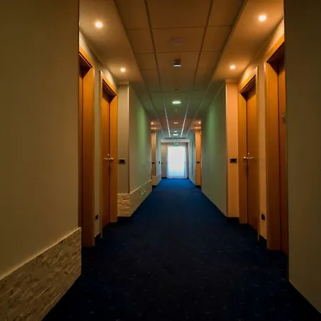 Planet Hotel